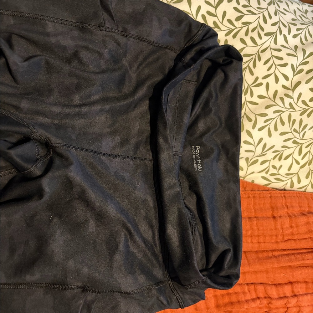 Size large Fabletics legging bundle. - image 4